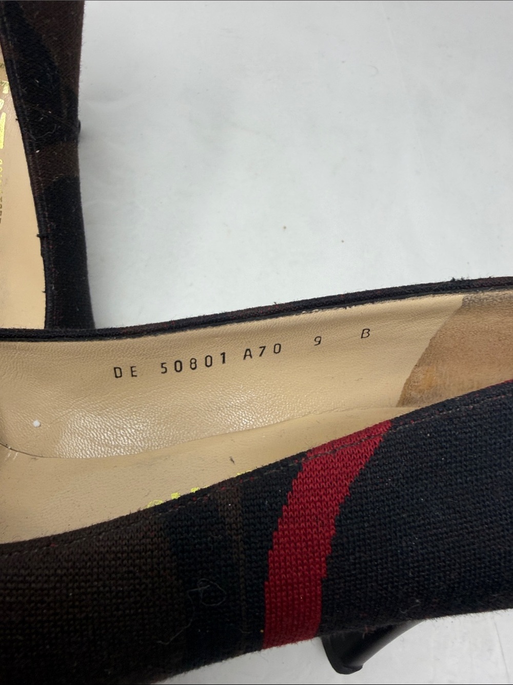 Salvatore Ferragamo Black and Red Patterned Leather Toe Pumps Heels Size 9 - Picture 5 of 13